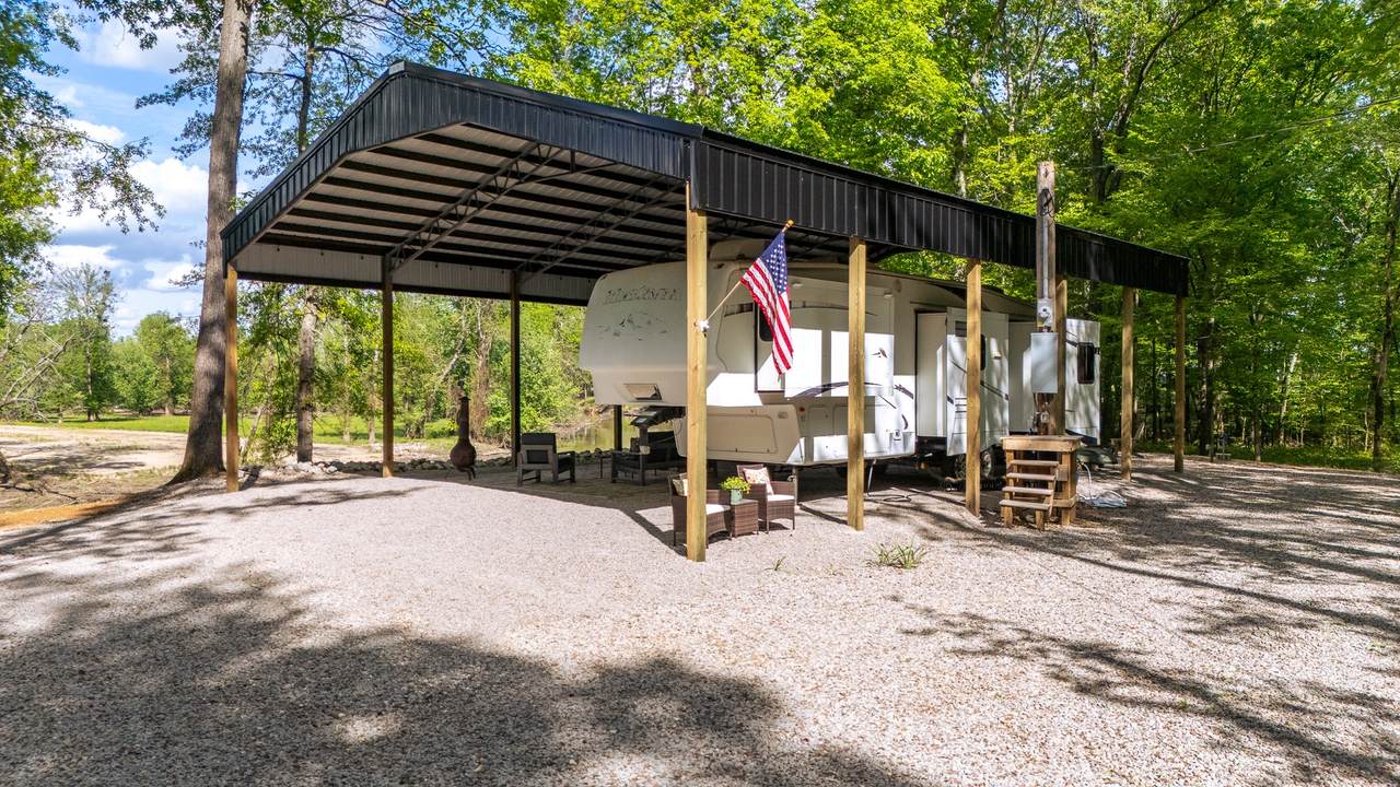 850 Elizabeth Ln - Photo 1