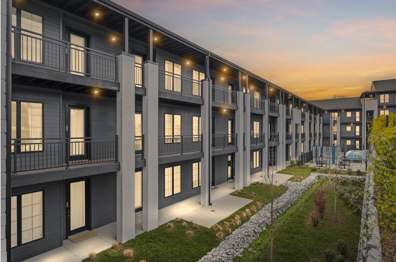 600 E Trinity Ln - Photo 1