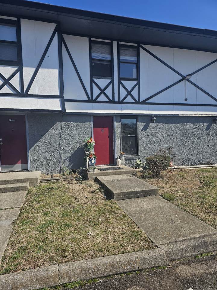 270 Tampa Dr - Photo 1