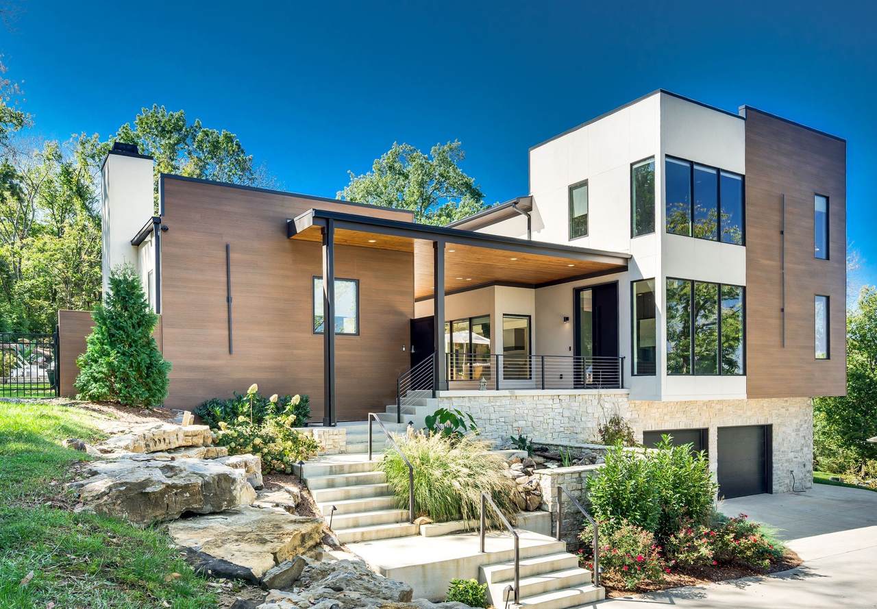 805 Hillwood Blvd - Photo 1