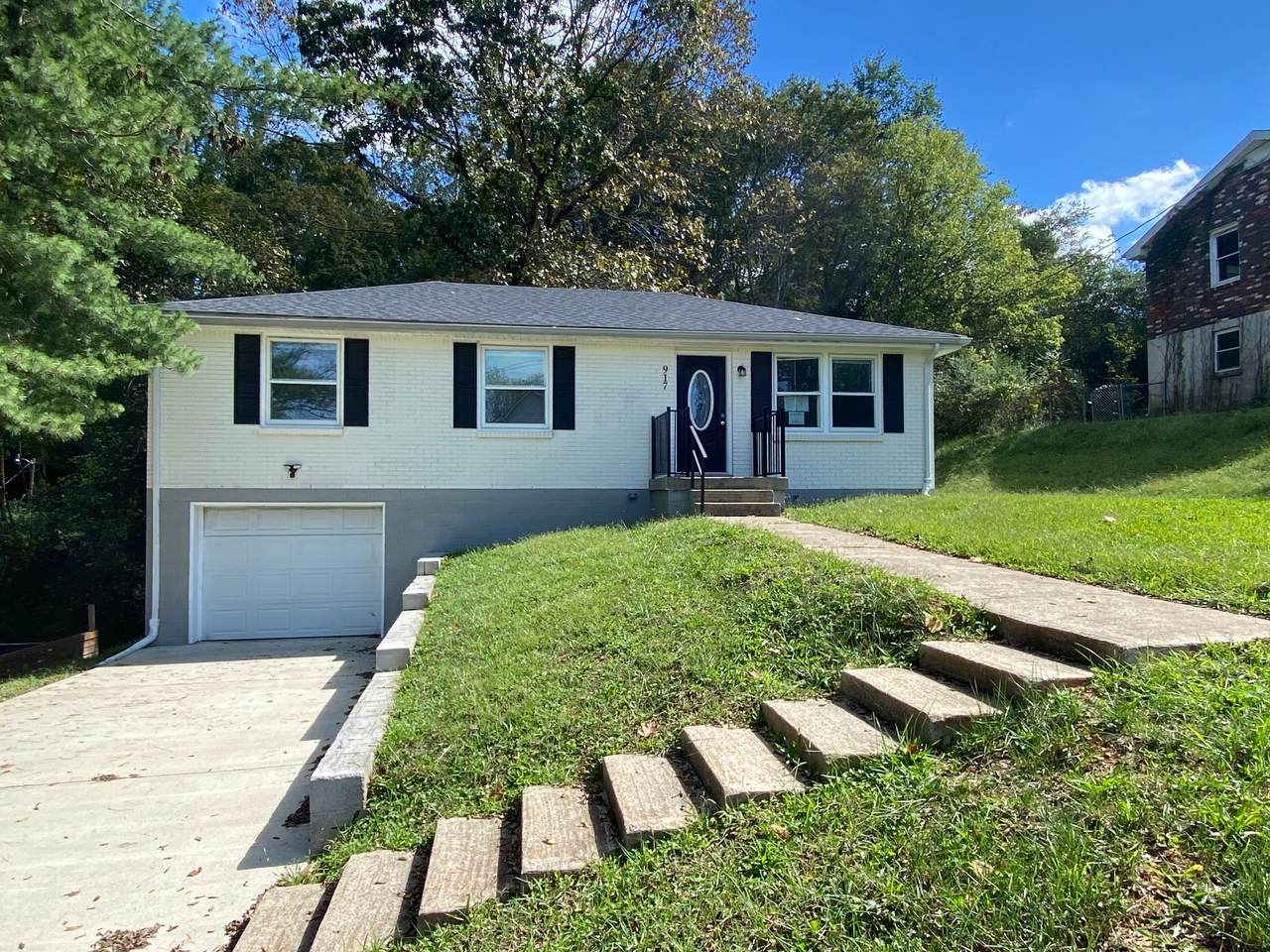 917 E Happy Hollow Dr - Photo 1