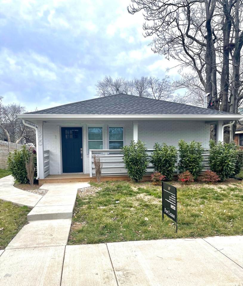 1300 Hawkins St - Photo 1