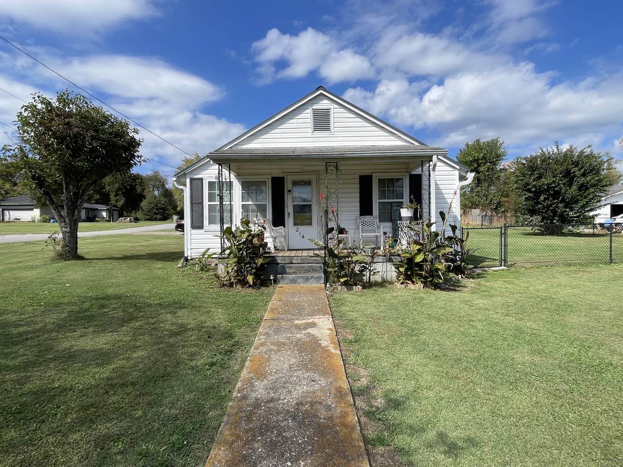 214 Fairview St - Photo 1