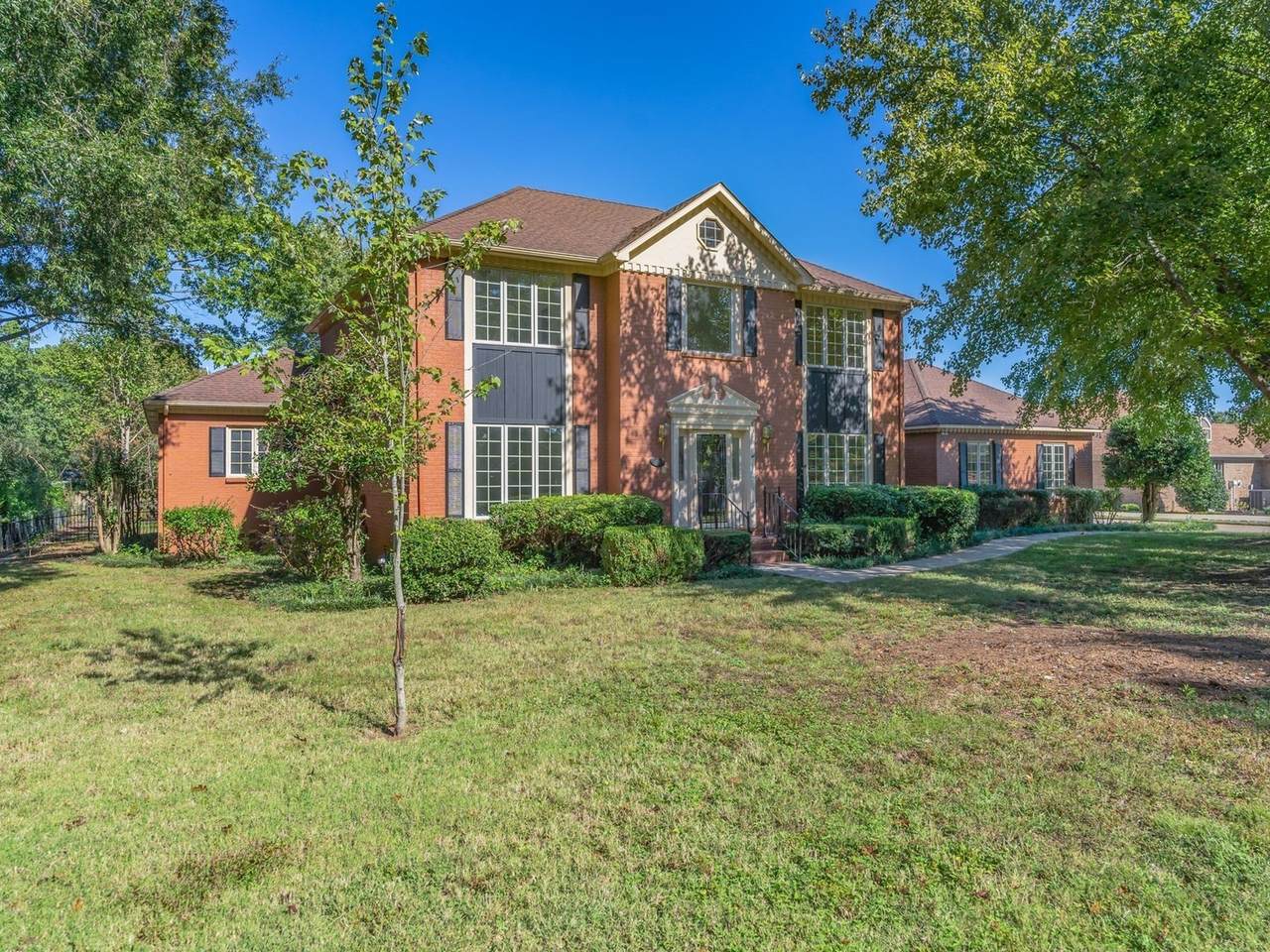 2112 Shannon Dr - Photo 1