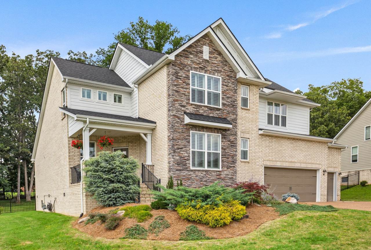 273 Christine Dr - Photo 1