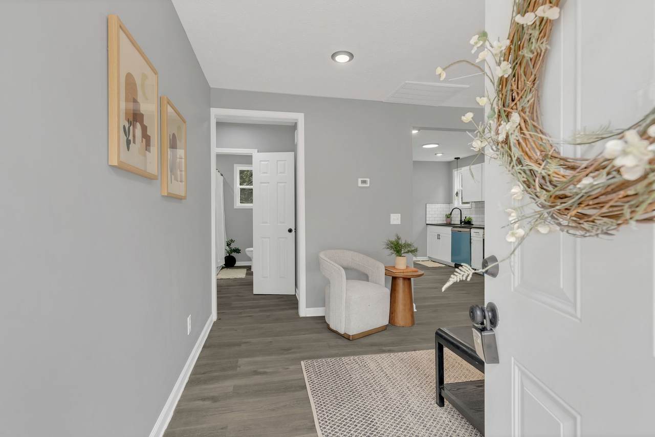 1990 Lavergne Ct - Photo 1