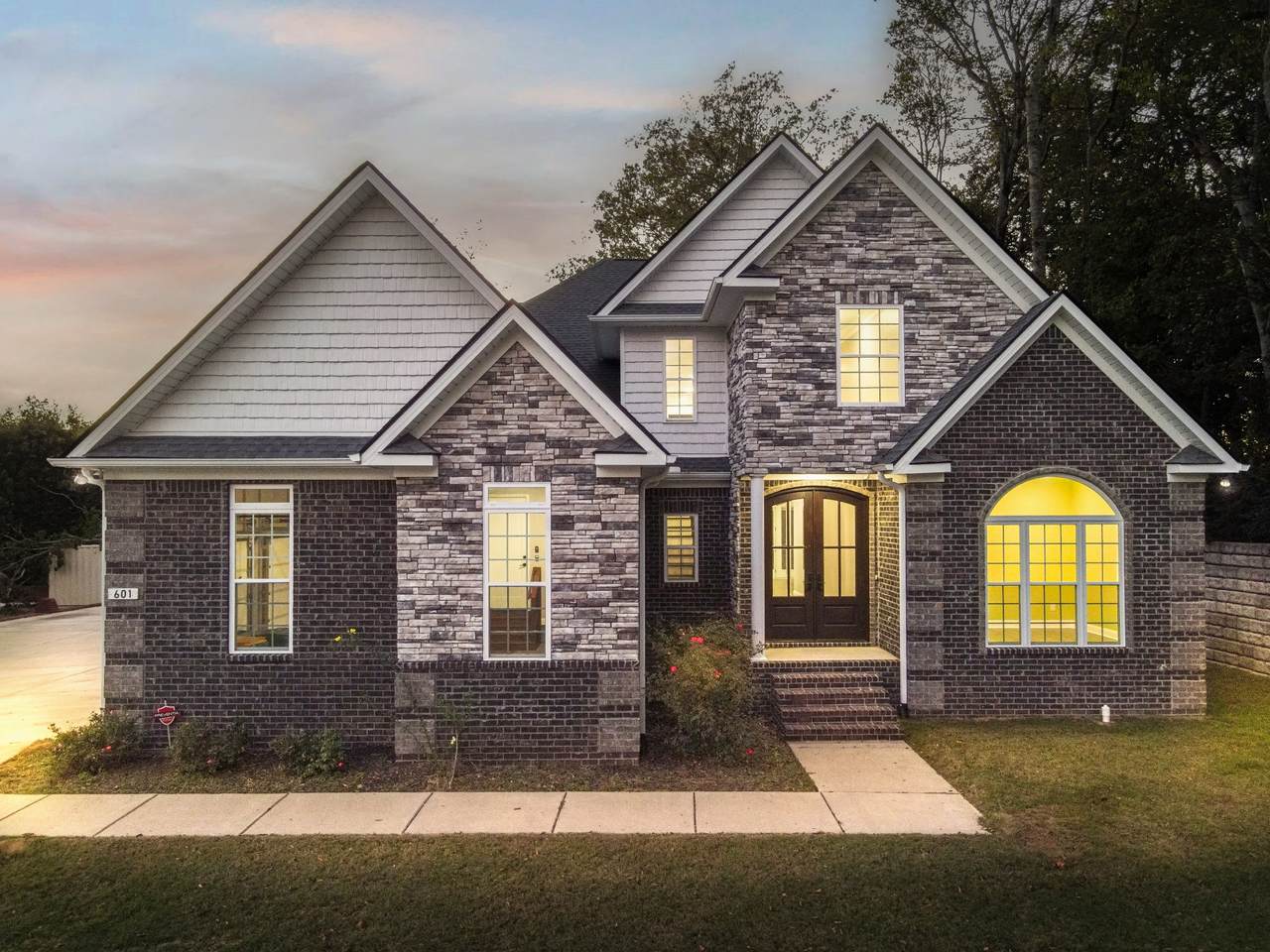 601 Joyce Ave - Photo 1