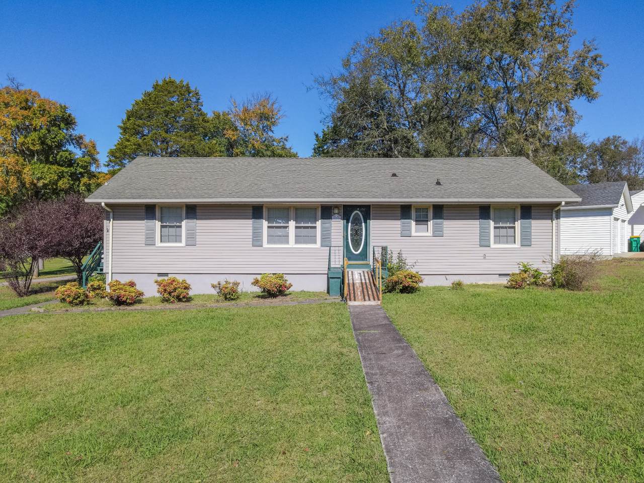 330 Hickory Cir - Photo 1