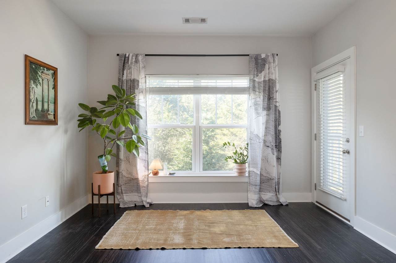 934 Governors Ct - Photo 1