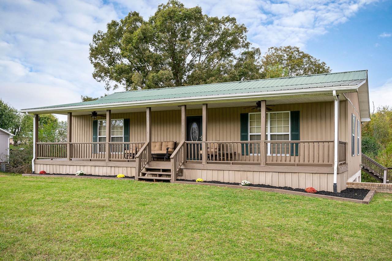 1195 Highland Ave - Photo 1