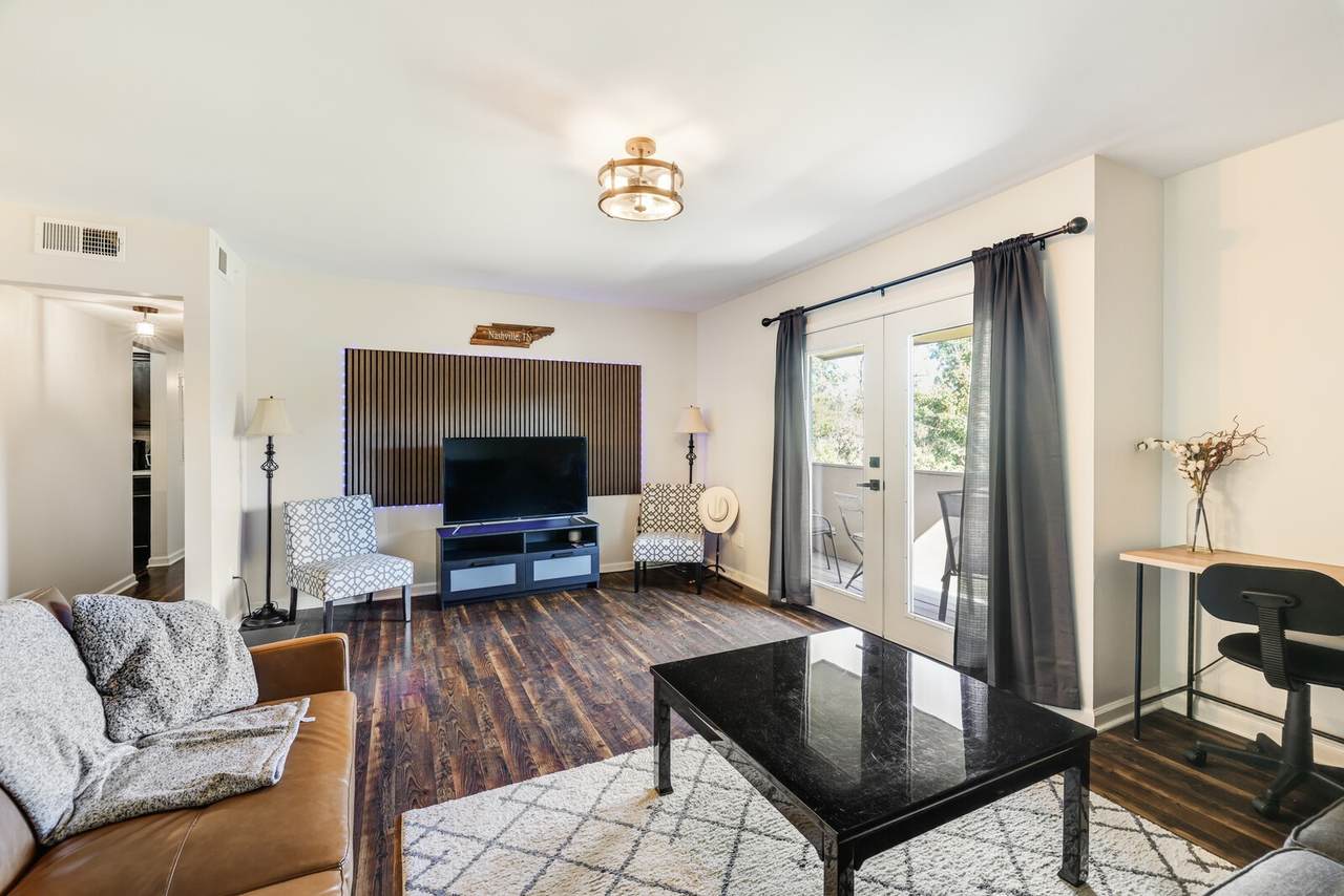 515 Basswood Ave - Photo 1