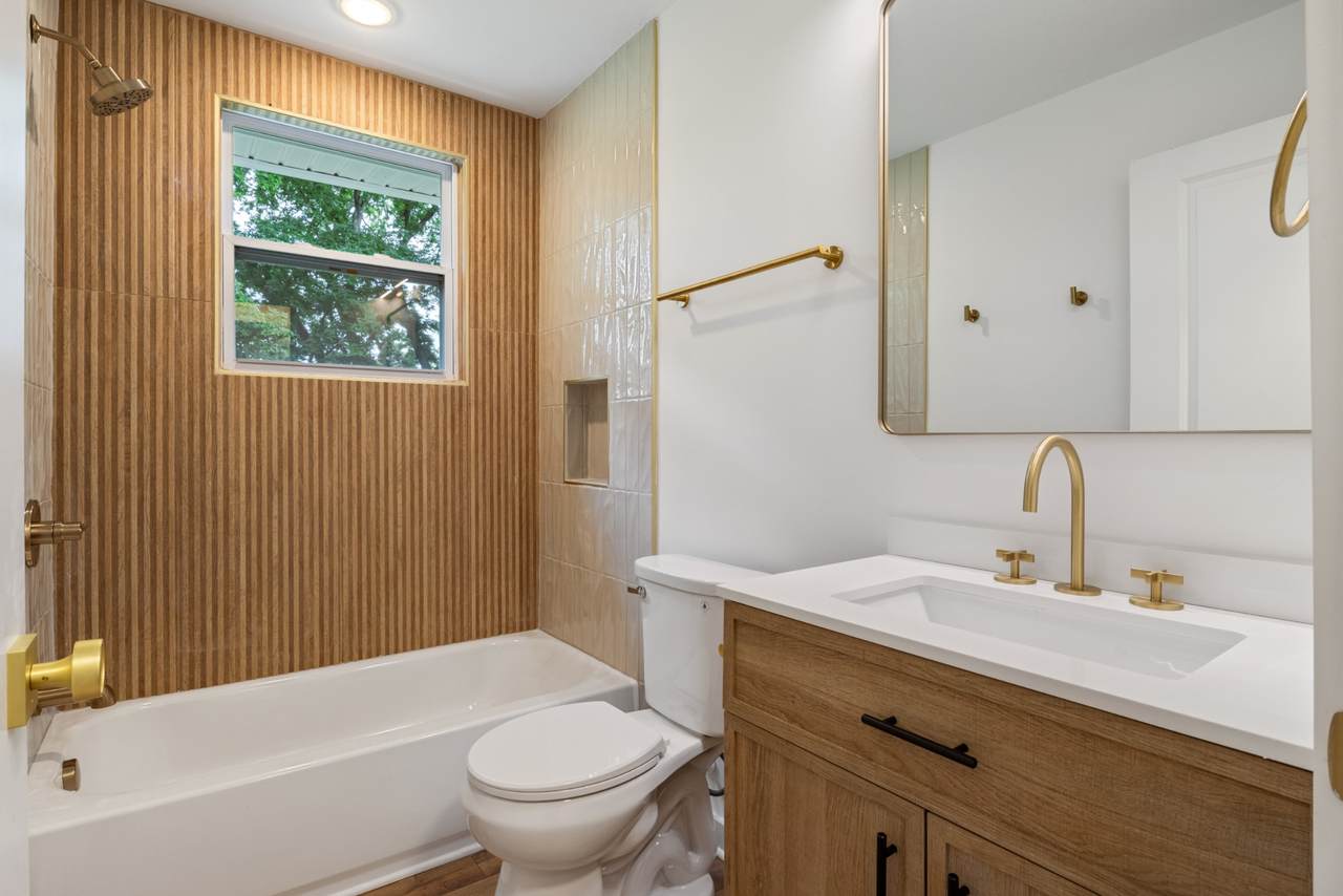 3237 Briarwick Dr - Photo 1