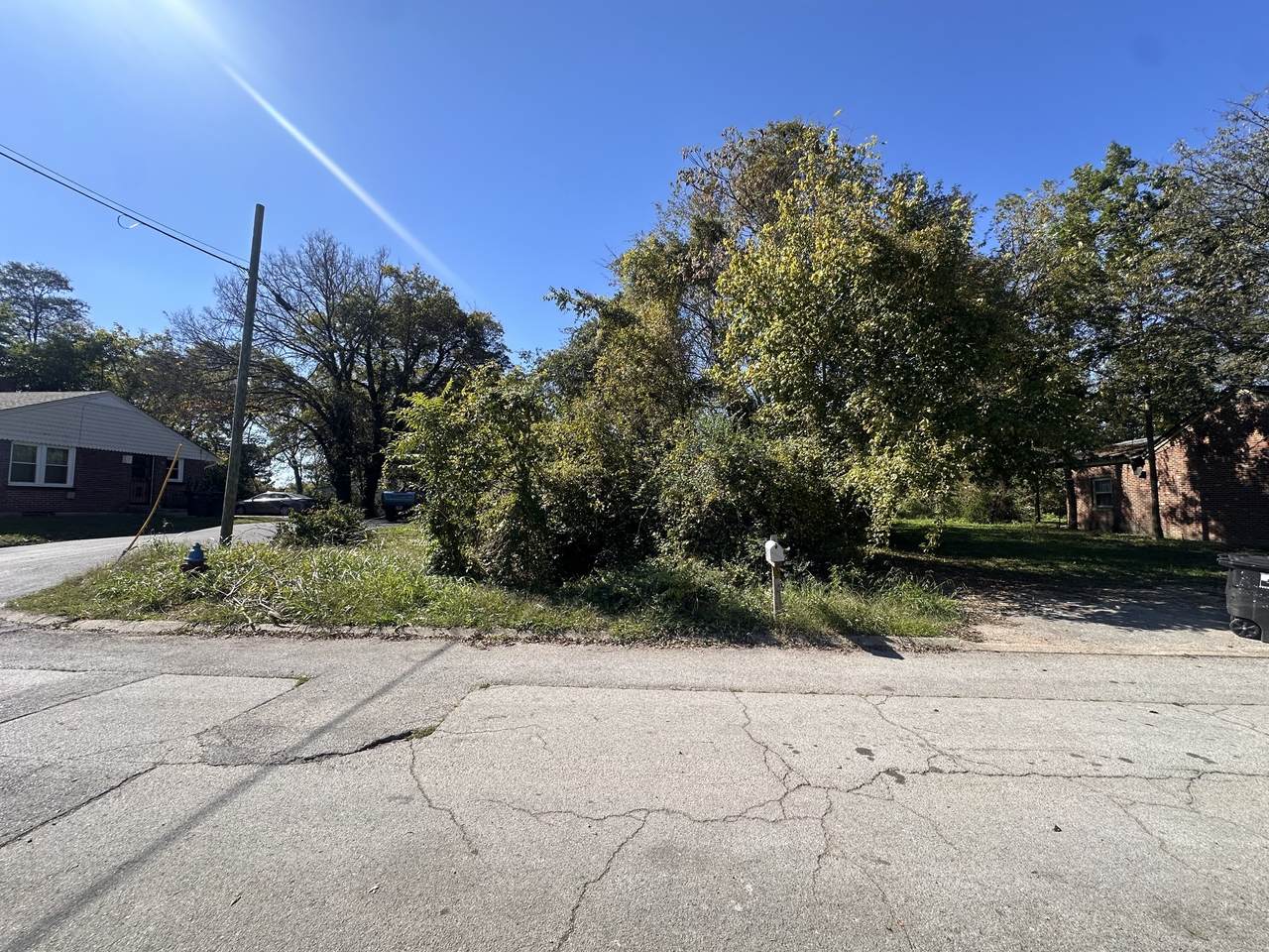 812 Woodside St - Photo 1