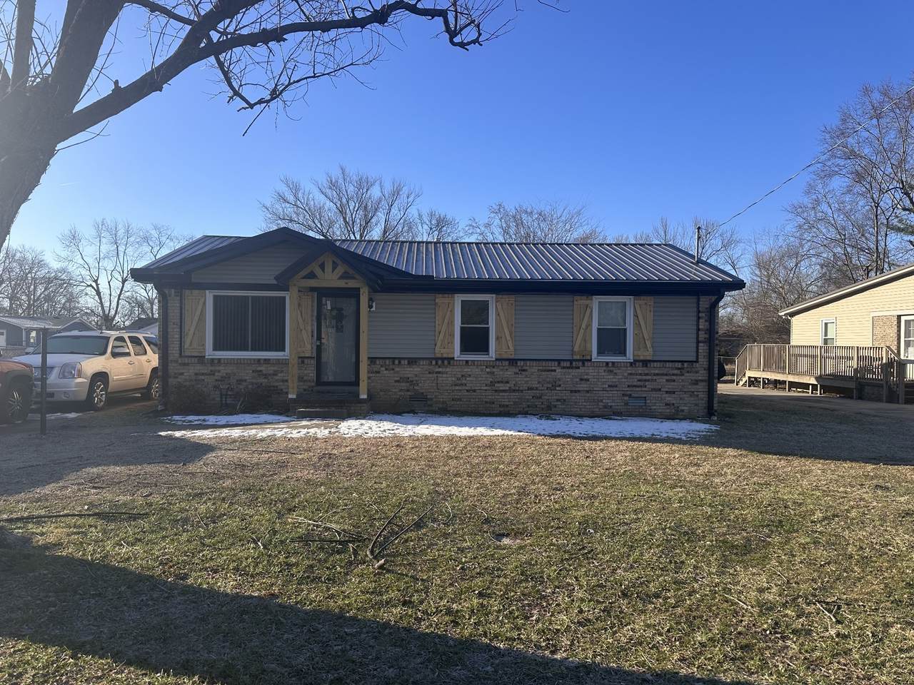 1413 Glass Ave - Photo 1