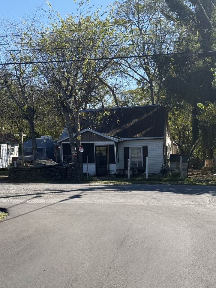 673 Blythe Ave - Photo 1