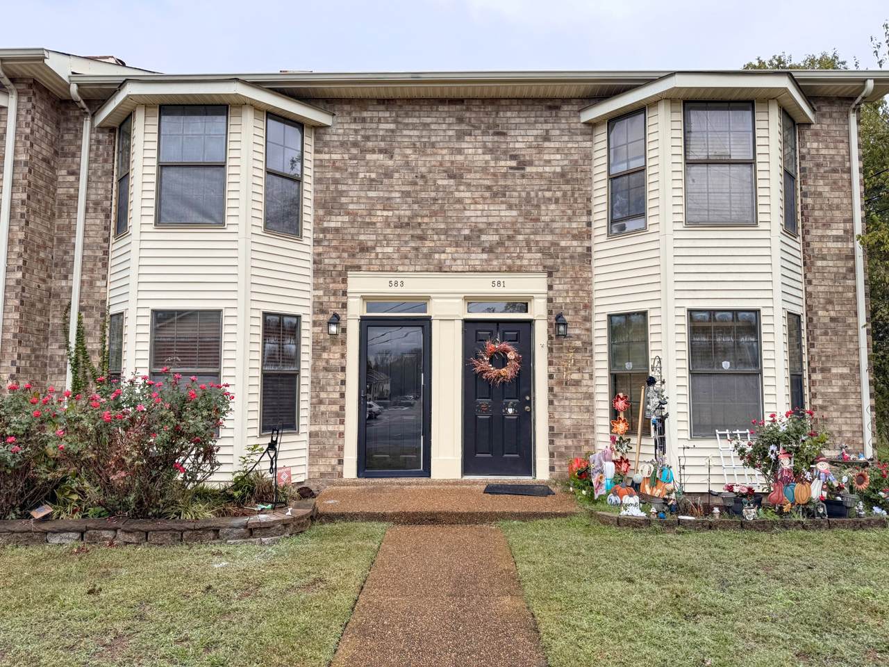 583 Thomas Jefferson Cir - Photo 1