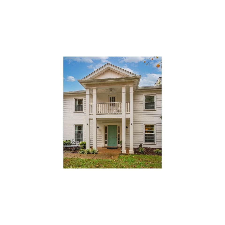 1038 Boxwood Dr - Photo 1