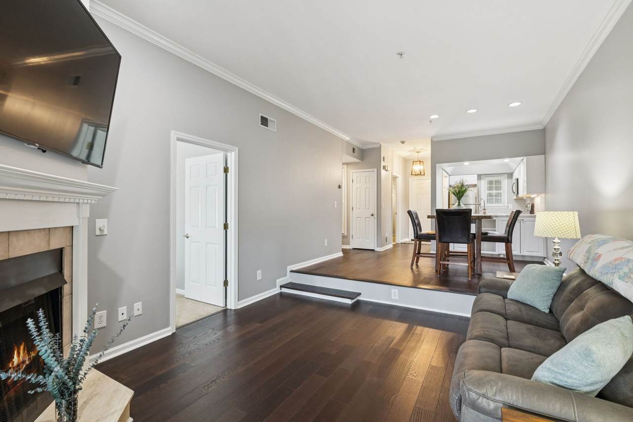 136 W End Pl - Photo 1