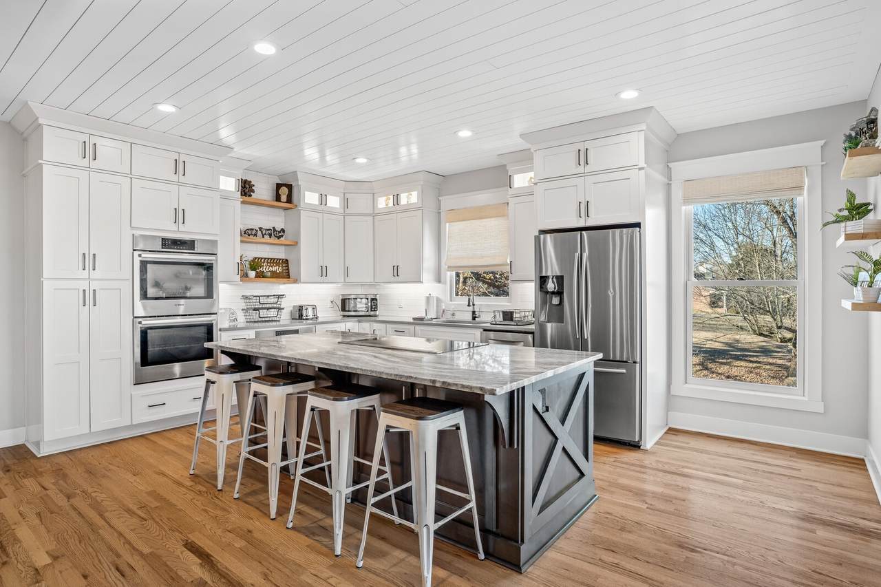 910 Corinth Rd - Photo 1