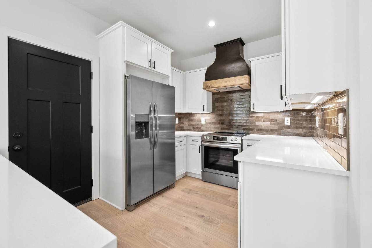 827 Oconner St - Photo 1