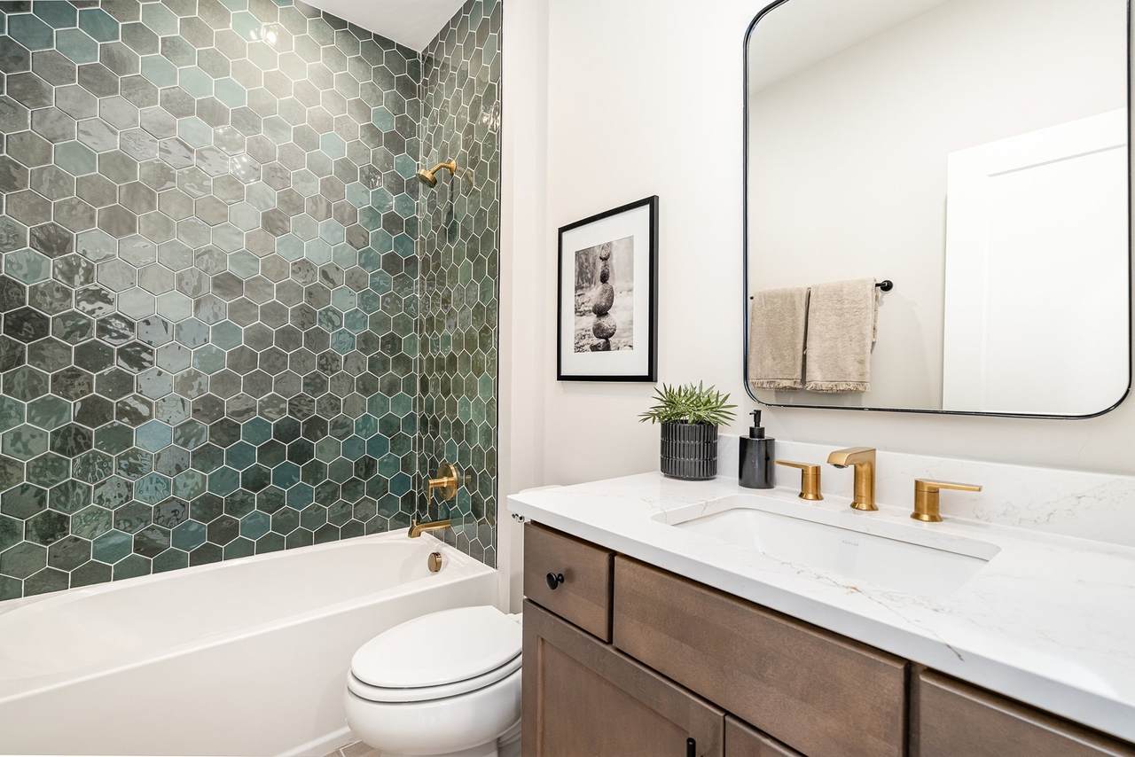 830 42nd Ave - Photo 1