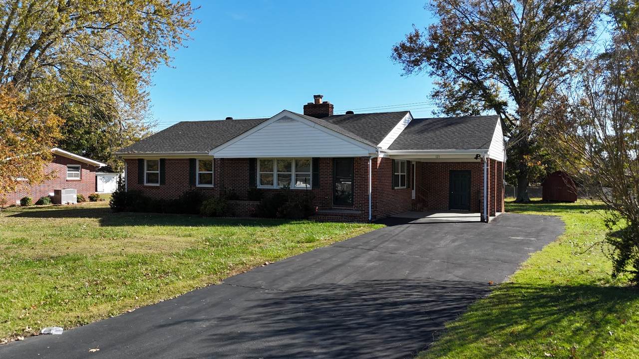 121 N Hills Dr - Photo 1