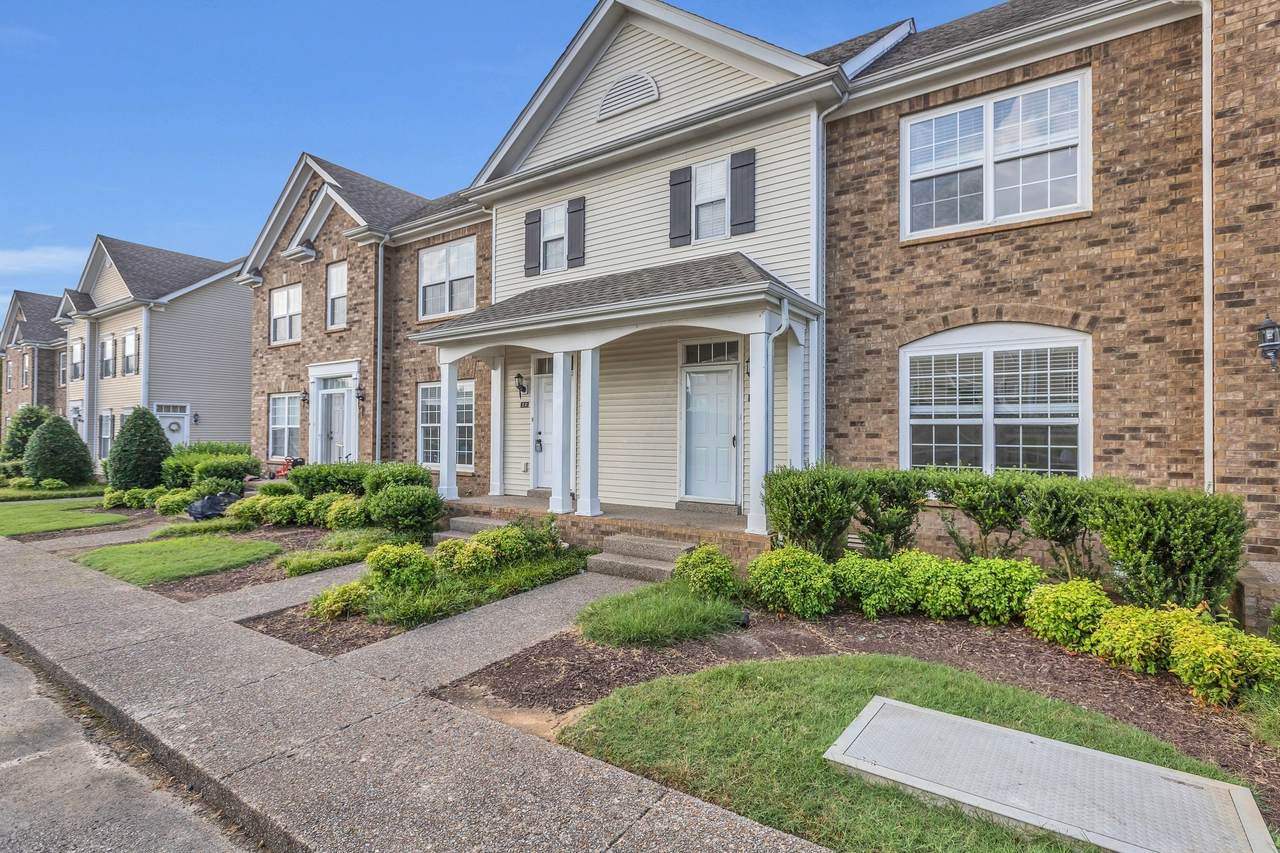 2271 Dewey Dr - Photo 1