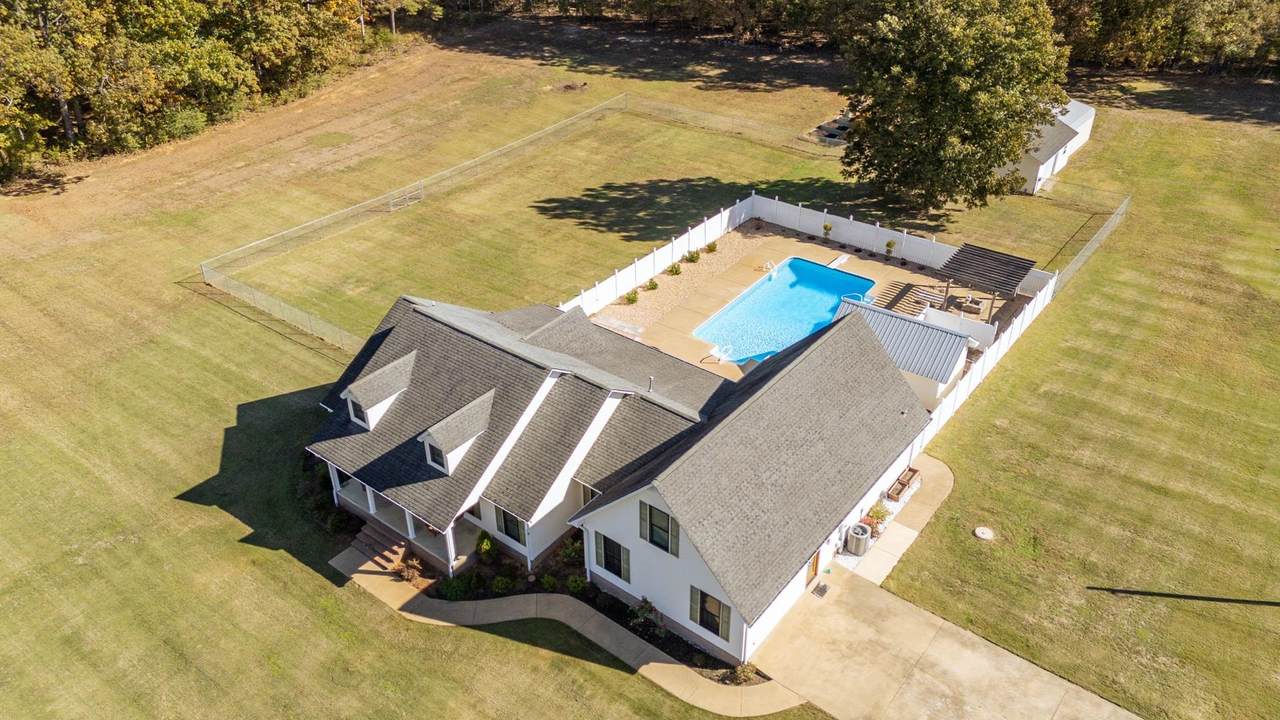 145 Tom Way - Photo 1