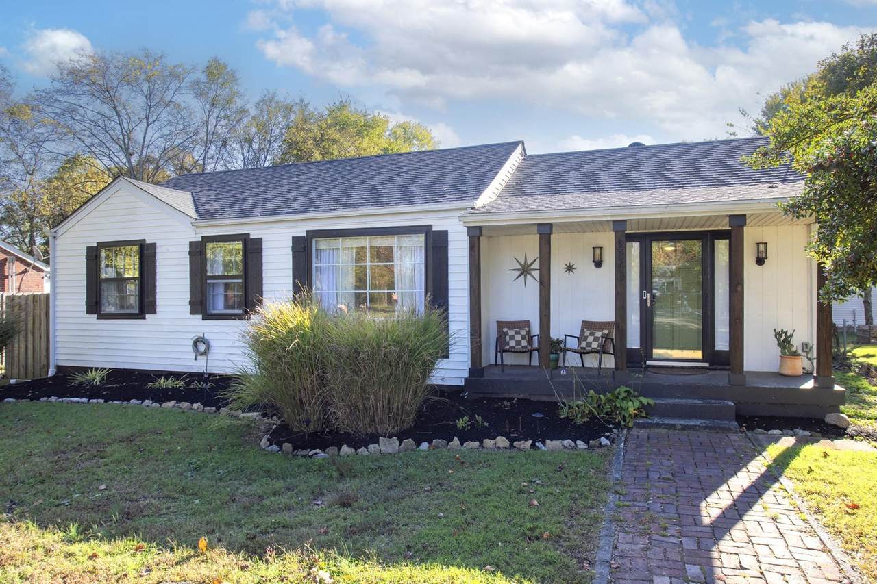 2843 Colonial Cir - Photo 1