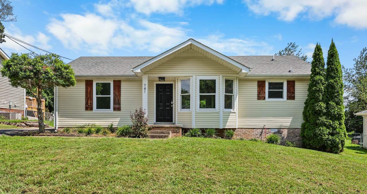 741 Princeton Cir - Photo 1