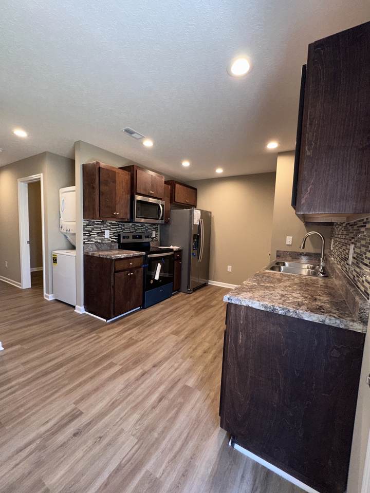 517 Weaver St - Photo 1