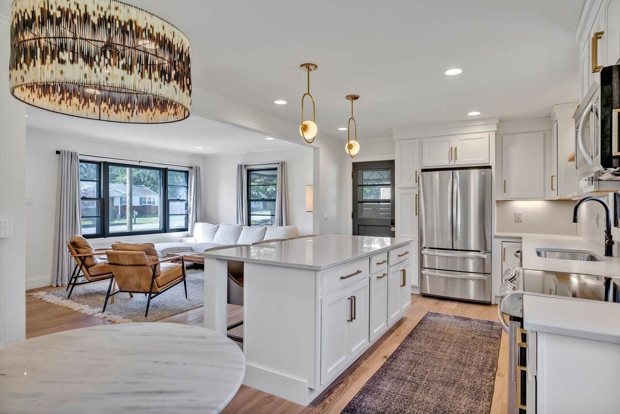 313 James Ave - Photo 1