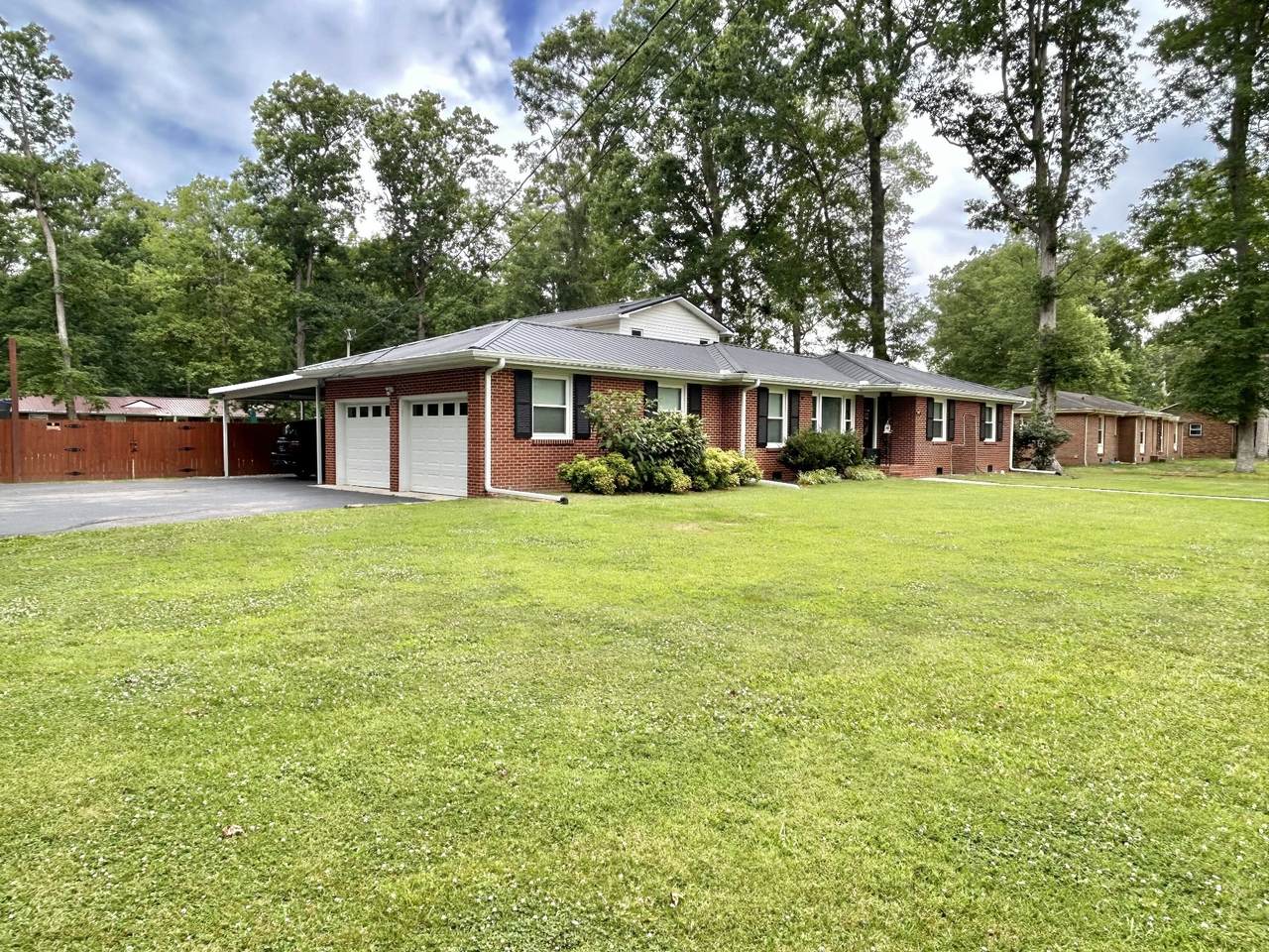 1212 Woodcrest Dr - Photo 1