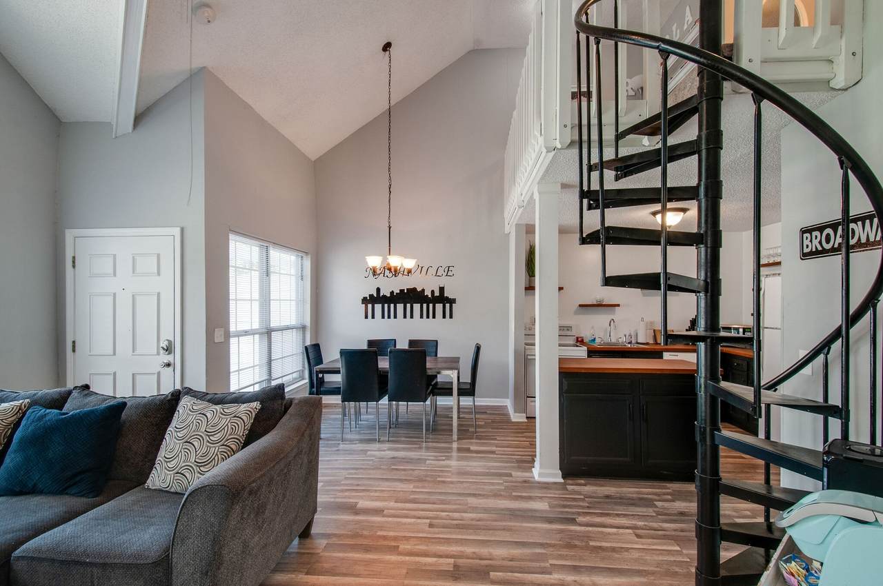 1119 Waggoner Ct - Photo 1