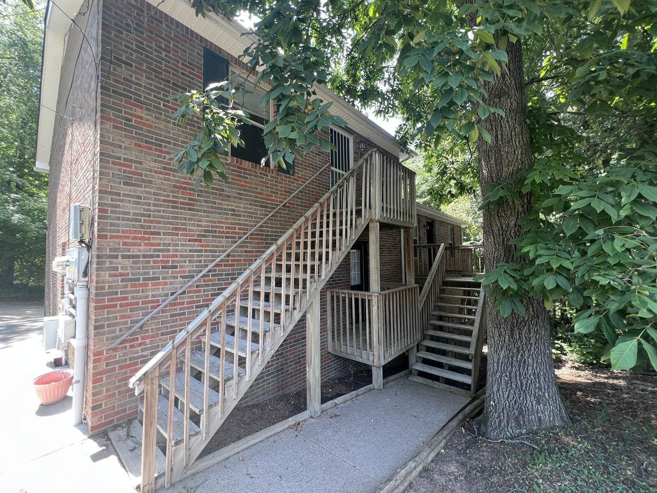 470 Martha Ln - Photo 1