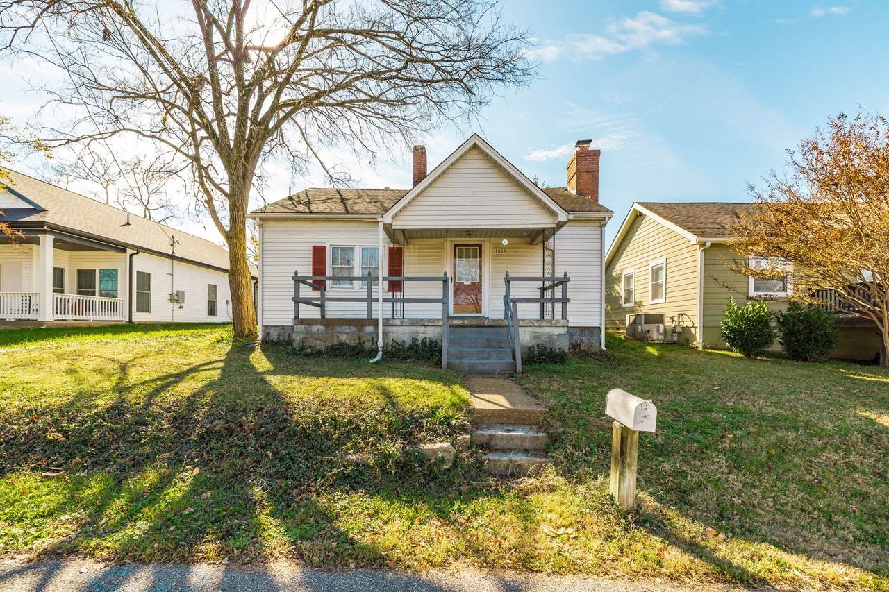 5813 Leslie Ave - Photo 1