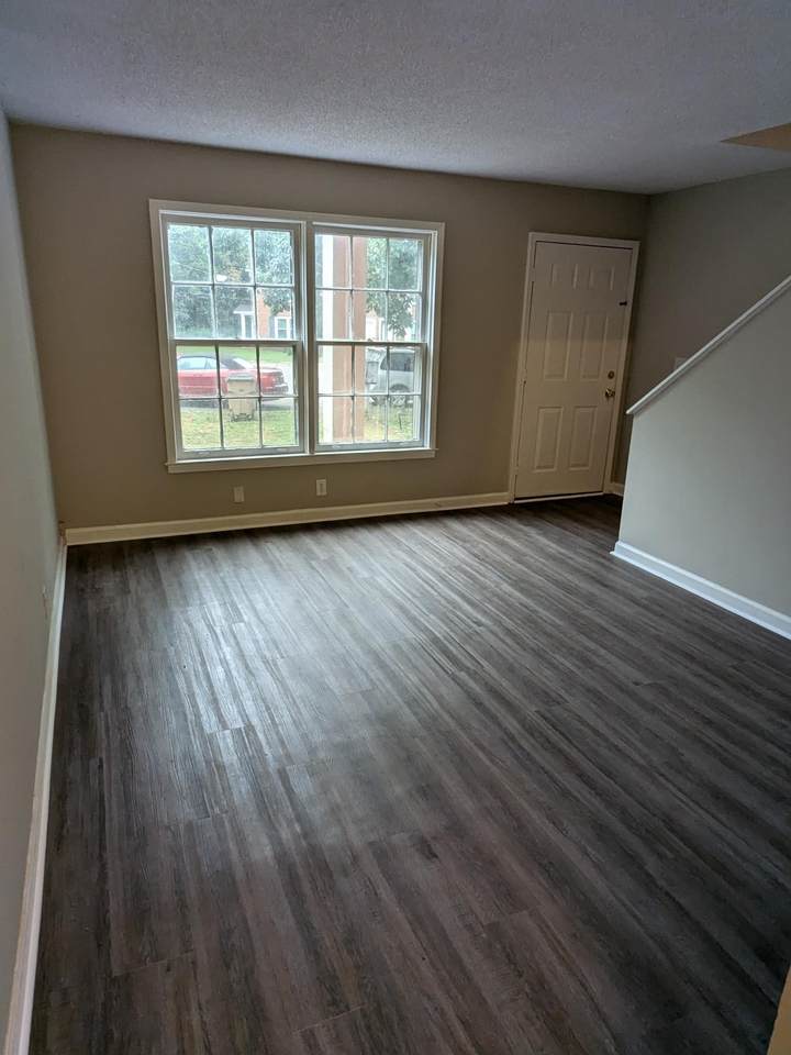 813 Holder Ct - Photo 1