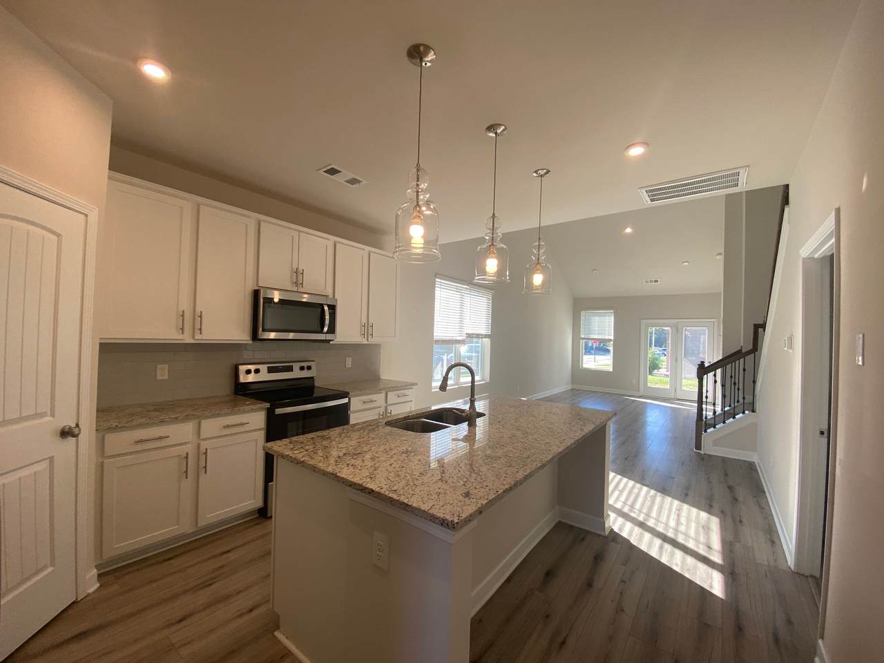 401 Walton St - Photo 1