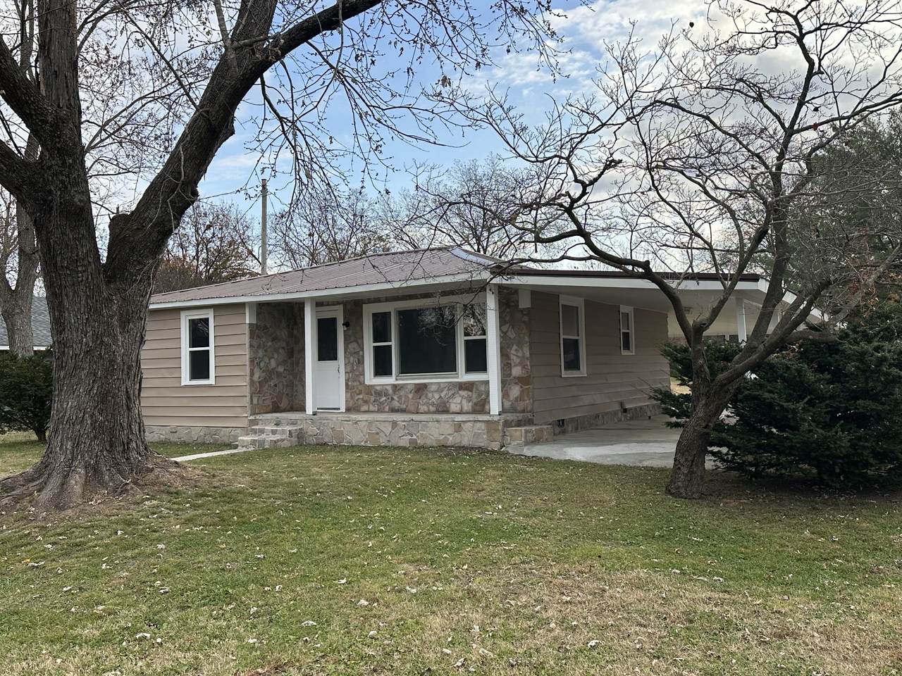 404 Horton St - Photo 1