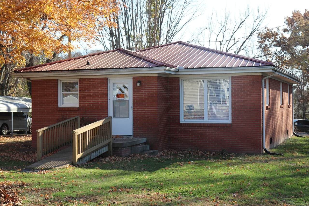 300 Walton Ave - Photo 1