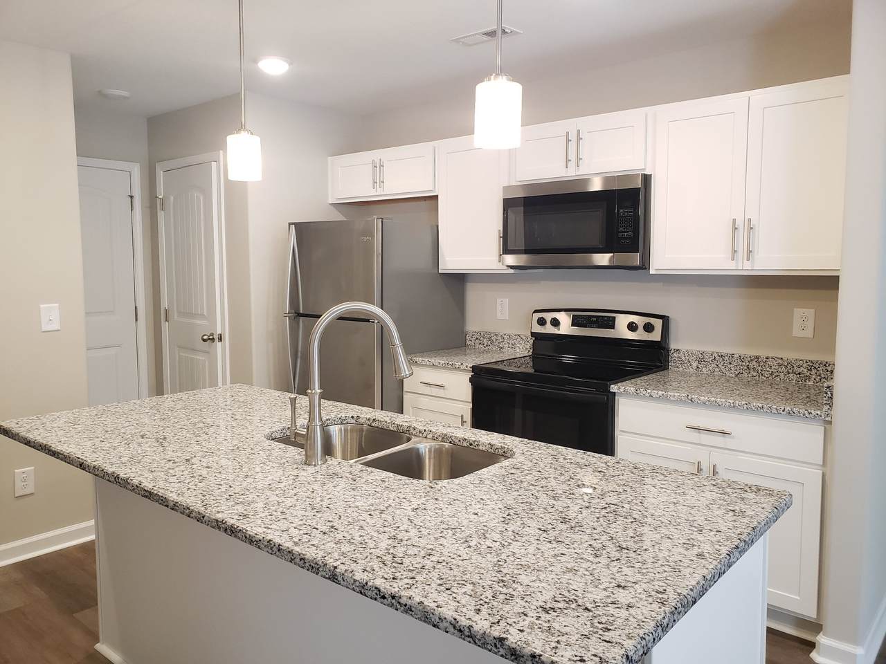 610 Commerce St - Photo 1