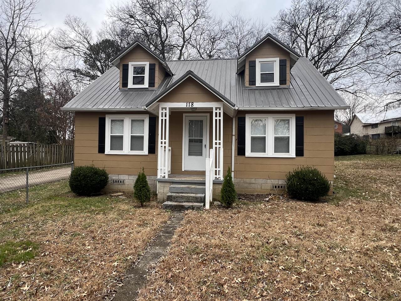 118 N Ingram St - Photo 1