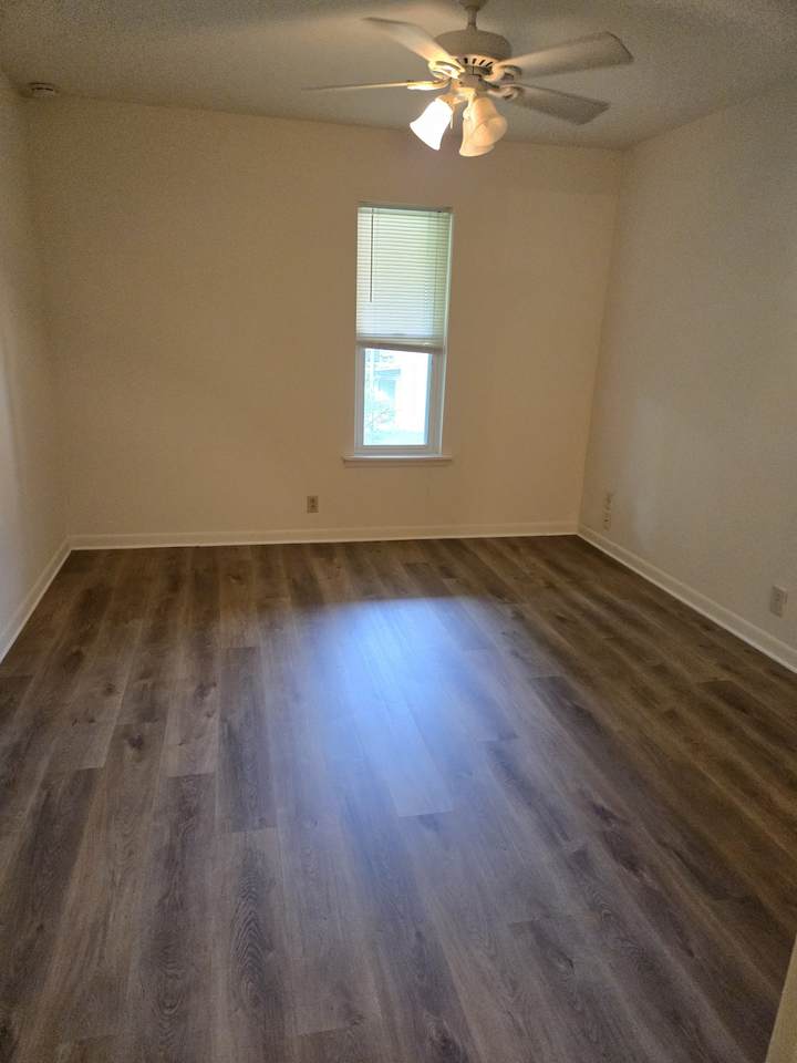 555 N Dupont Ave - Photo 1