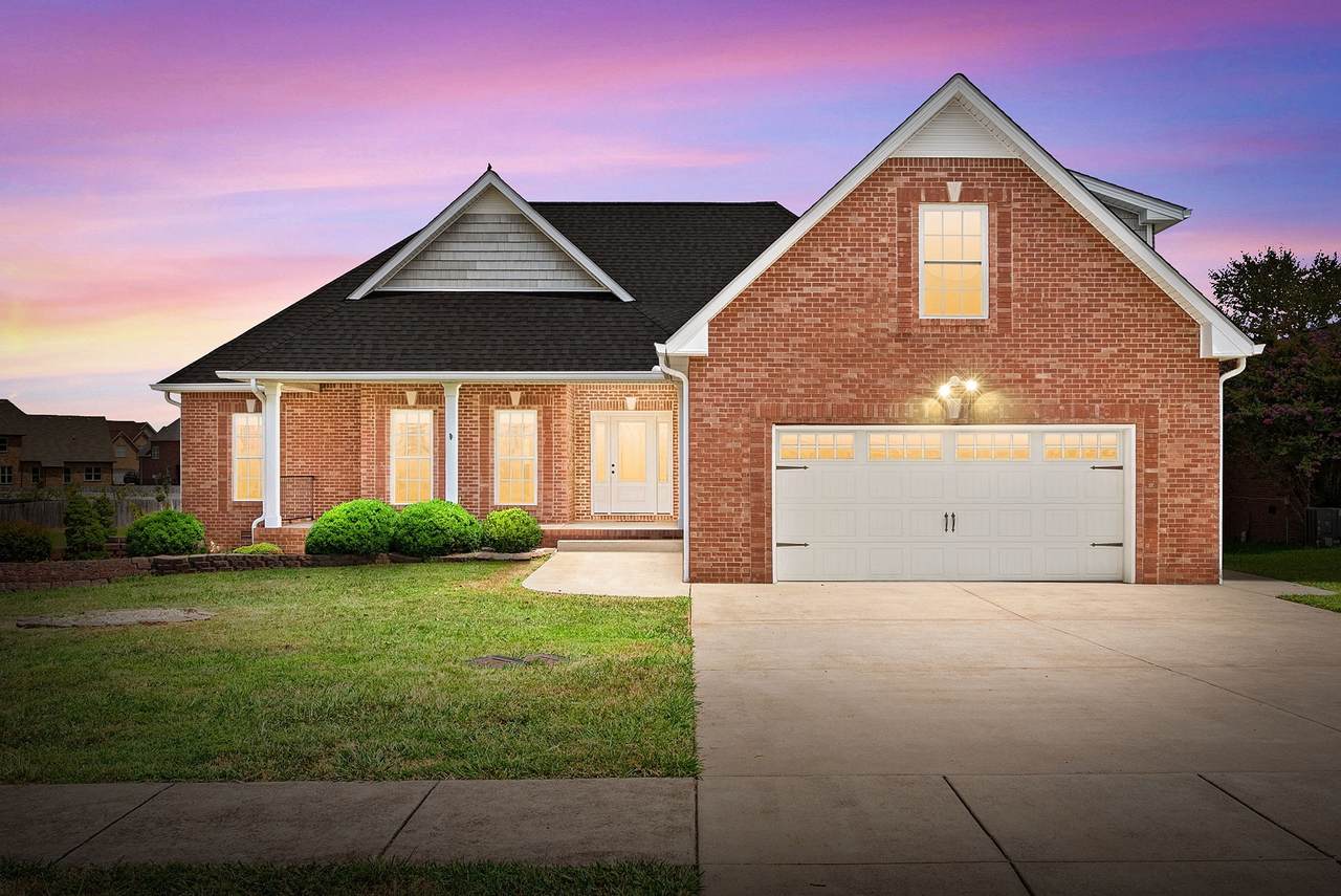 1541 Edgewater Ln - Photo 1