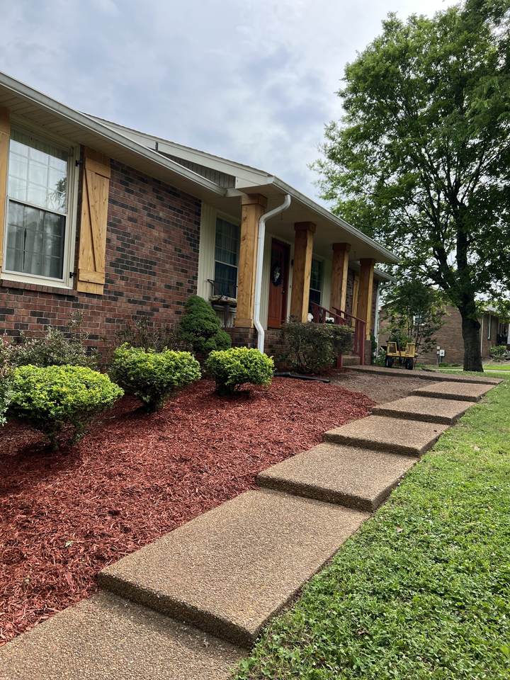 1009 Woodmont Dr - Photo 1