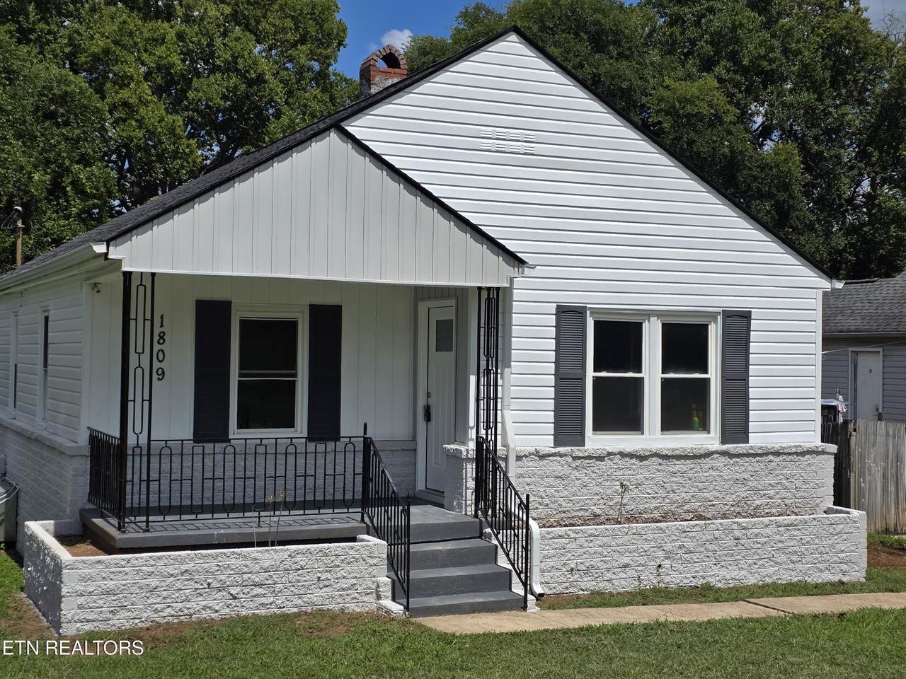 1809 Allen Ave - Photo 1