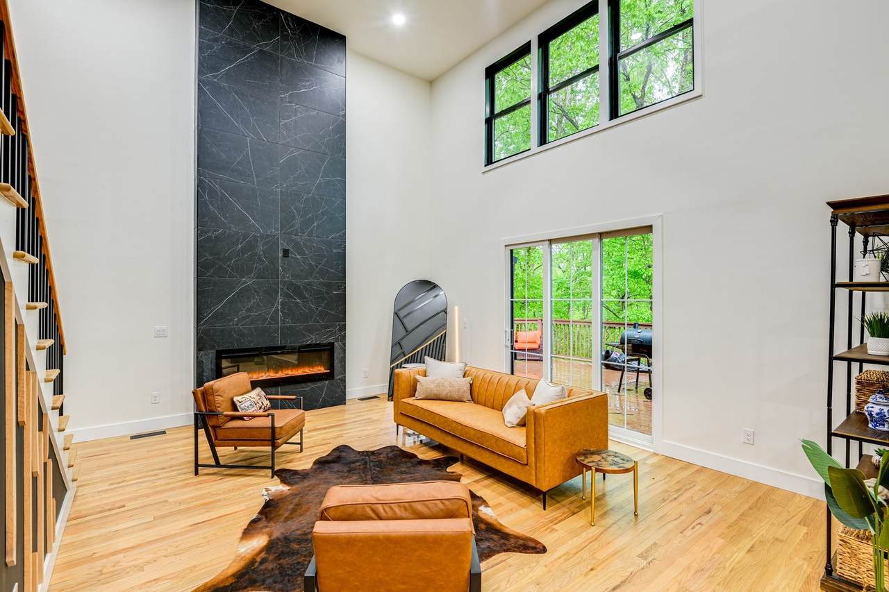 930 Downey Dr - Photo 1