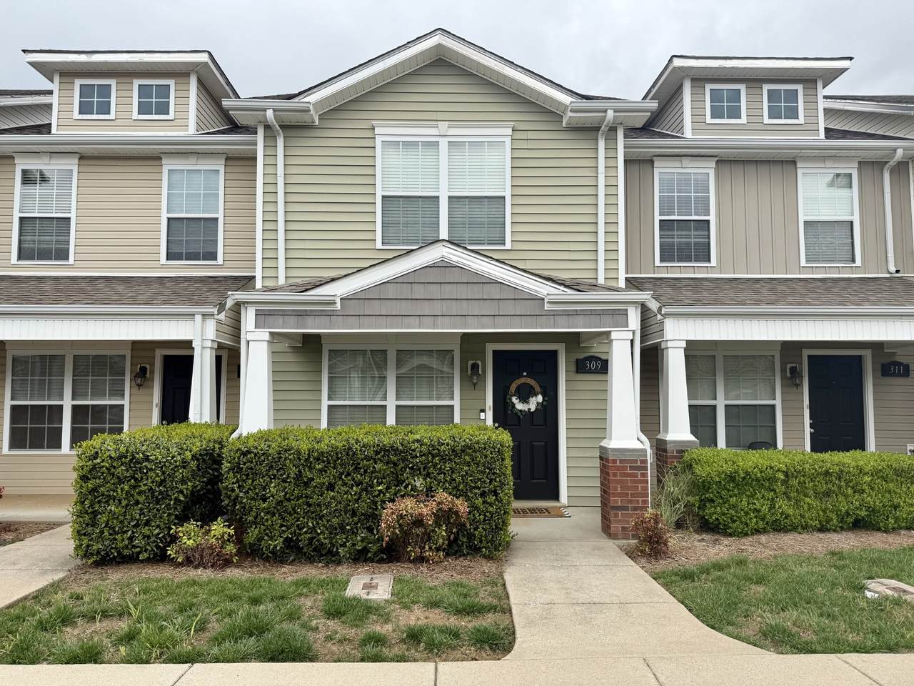 309 Sam Houston Cir - Photo 1