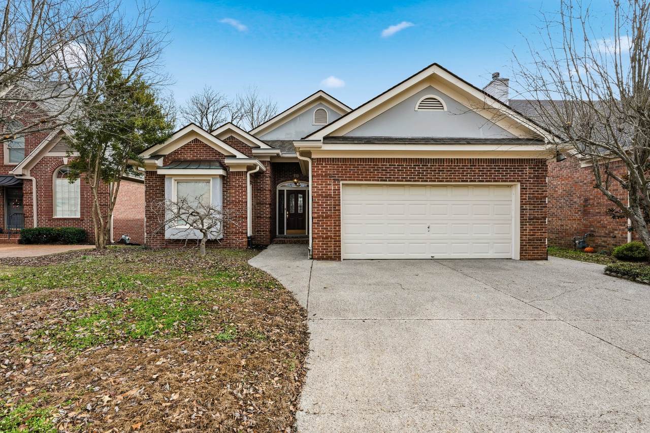 112 Chuzzlewit Down - Photo 1