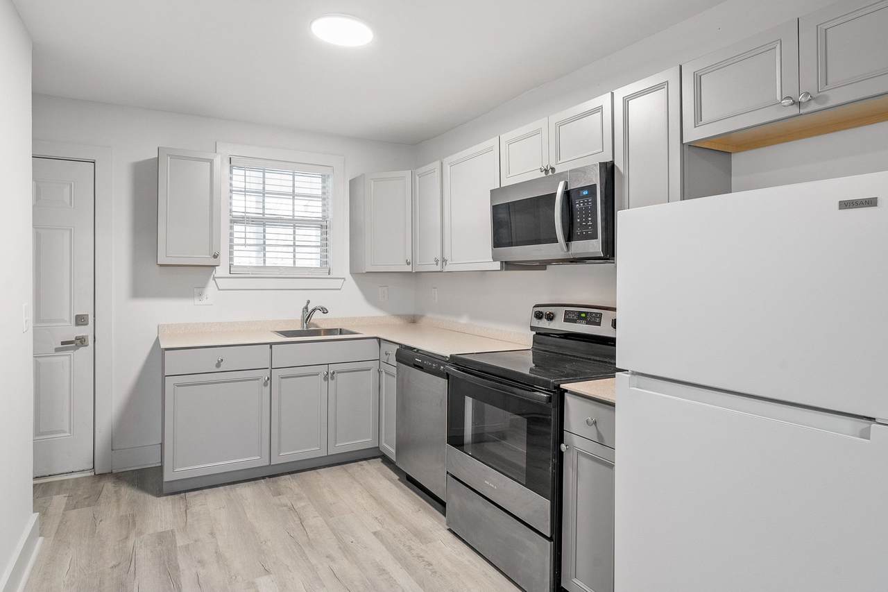 605 40th Ave - Photo 1